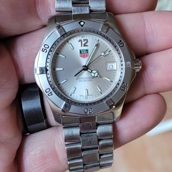 Tag Heuer WK1112.BA0311 Mens 2000 Series Professional Quartz Watch Silver BA0317 - Picture 2 of 8